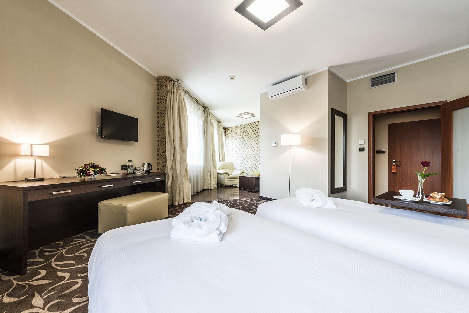 Hotel Victor Pruszkow Desilva Экстерьер фото
