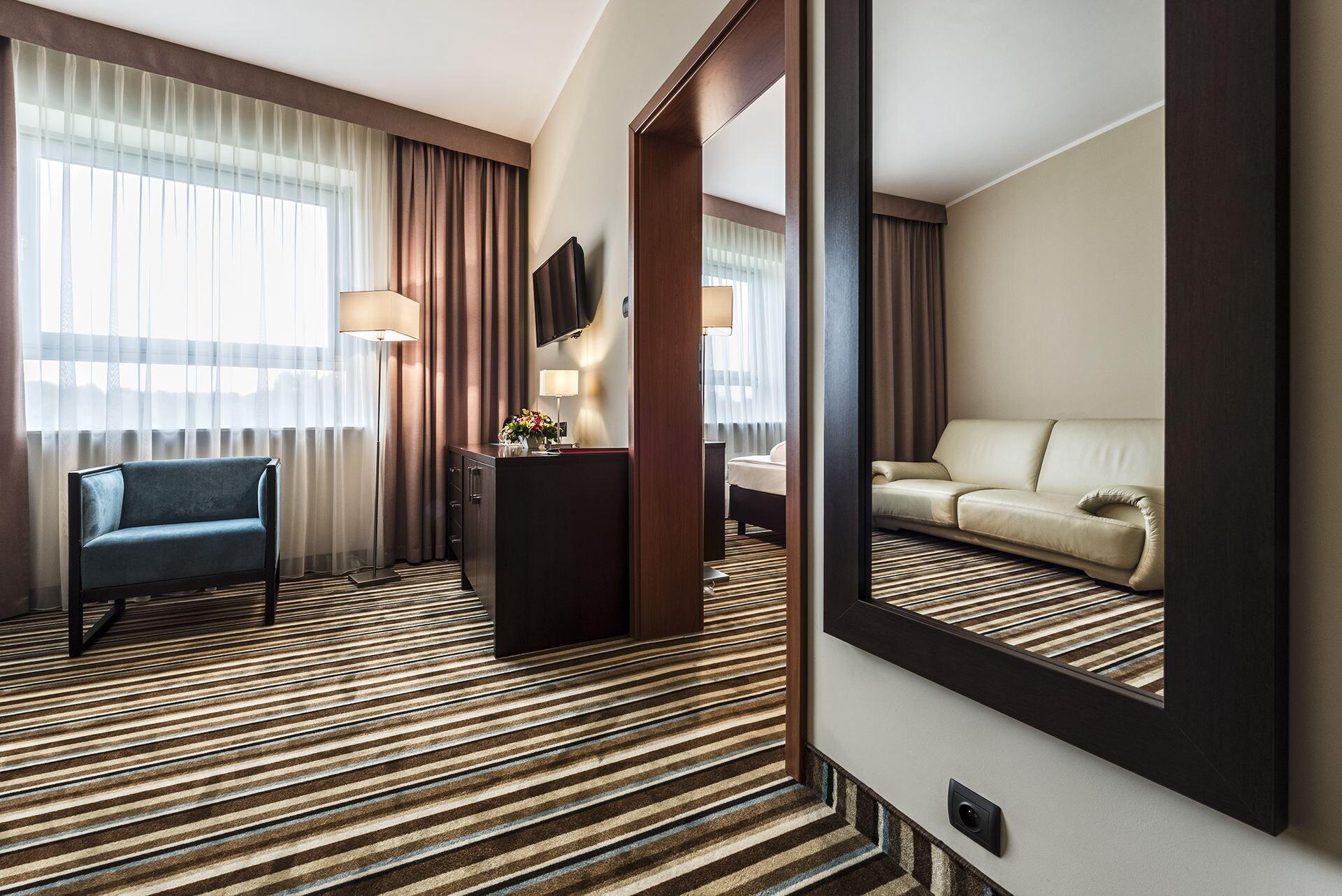 Hotel Victor Pruszkow Desilva Экстерьер фото