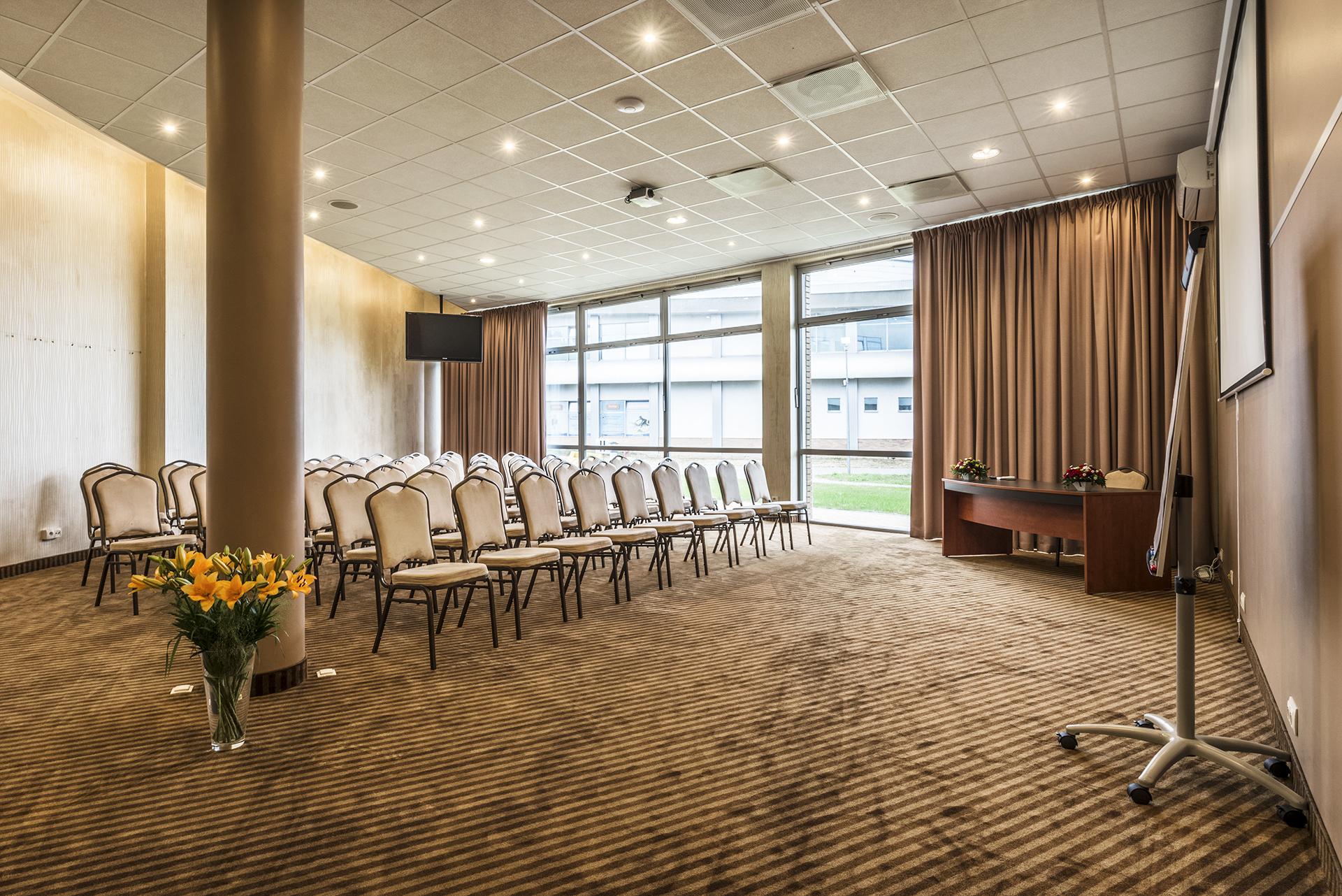 Hotel Victor Pruszkow Desilva Экстерьер фото