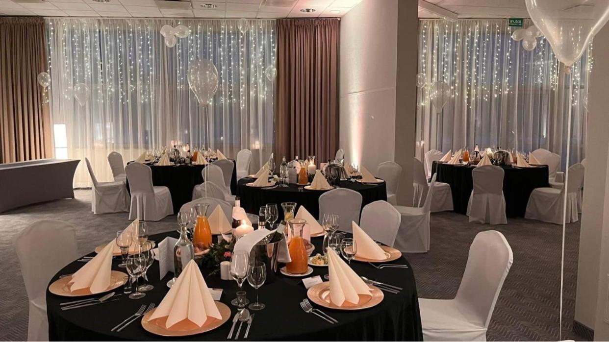 Hotel Victor Pruszkow Desilva Экстерьер фото