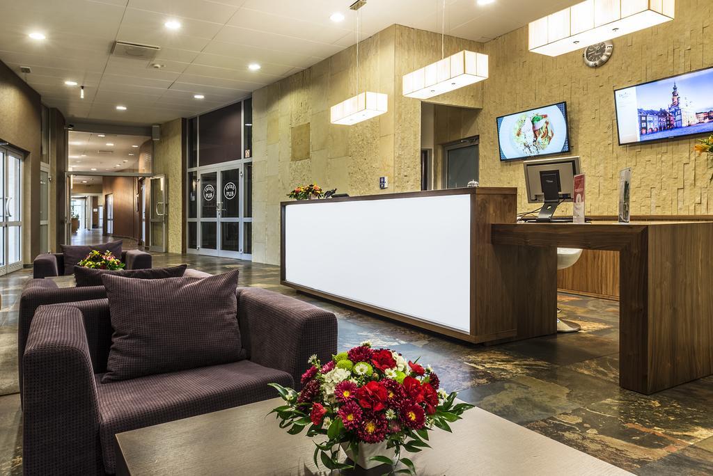 Hotel Victor Pruszkow Desilva Экстерьер фото