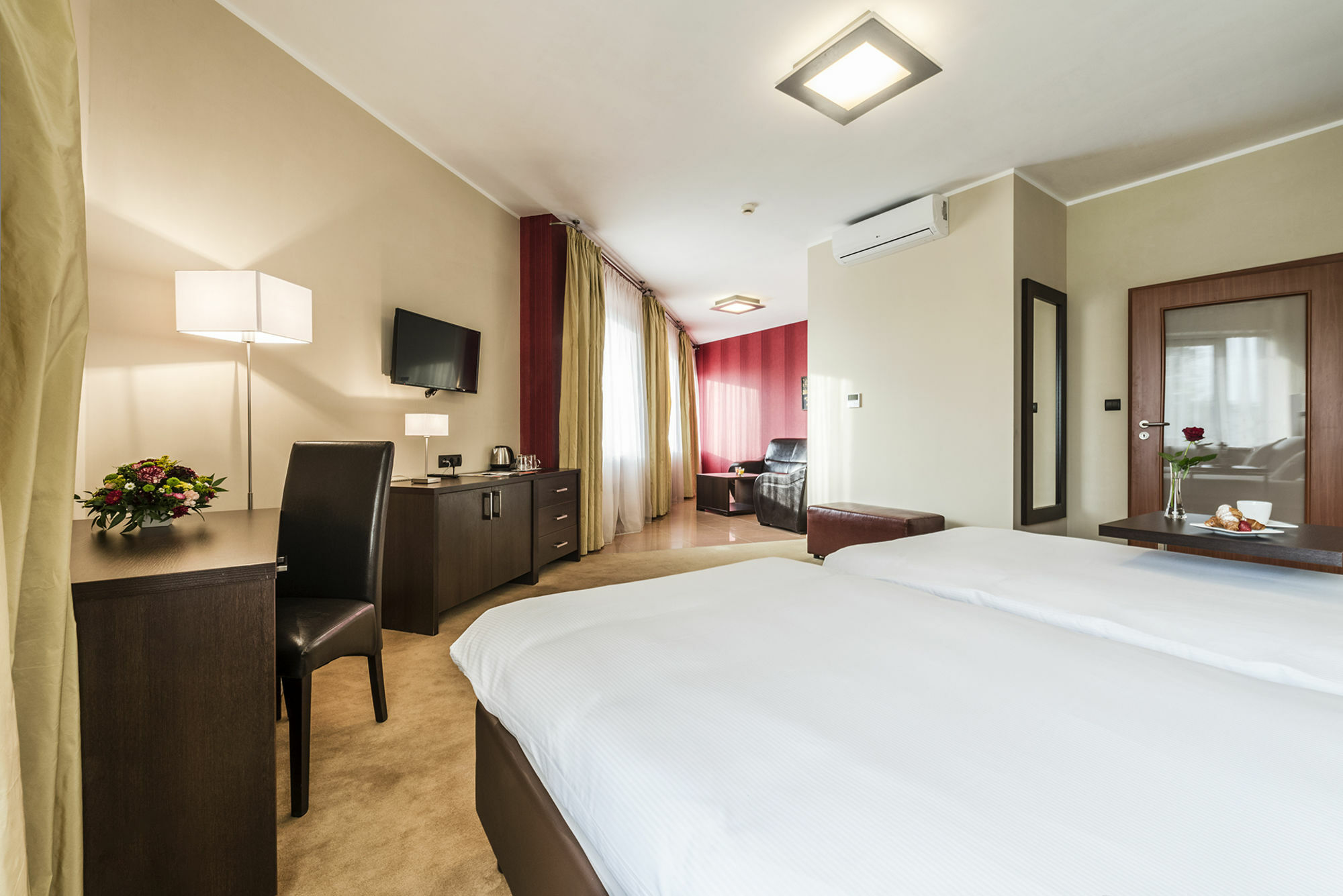 Hotel Victor Pruszkow Desilva Экстерьер фото